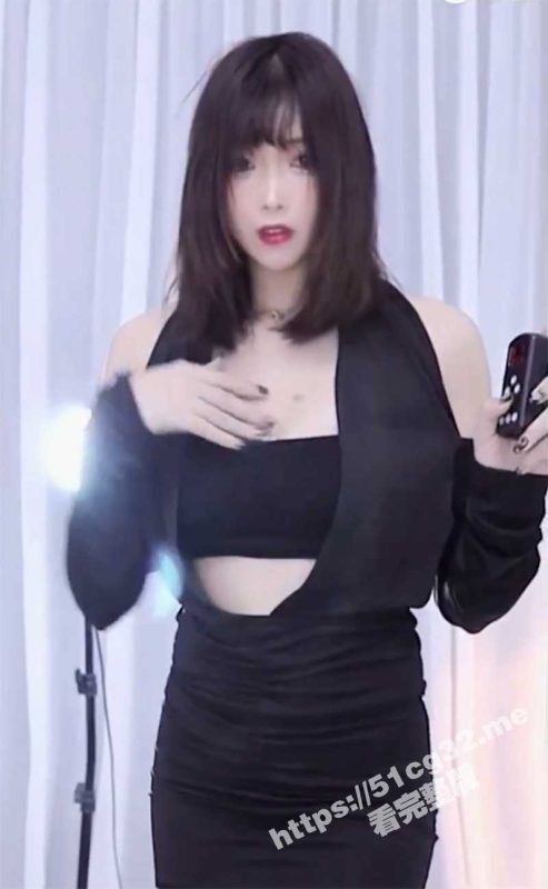 网易CC主播奈奈子直播露B  4:59秒处放大眼睛看 没想到直播时候竟然都不穿内裤-51吃瓜网