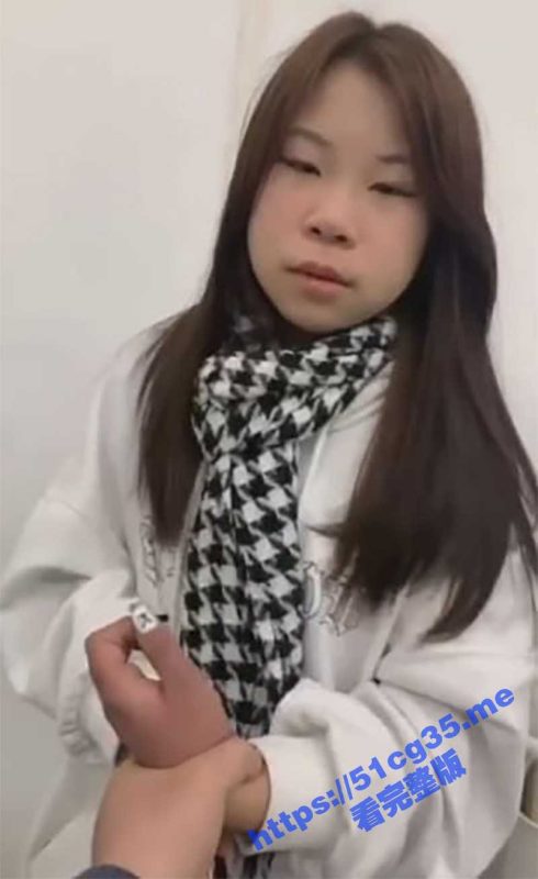广东兴宁 精神小伙指使16岁小女孩 进店撬锁偷手机被抓住  精神小伙这么大魅力吗-51吃瓜网