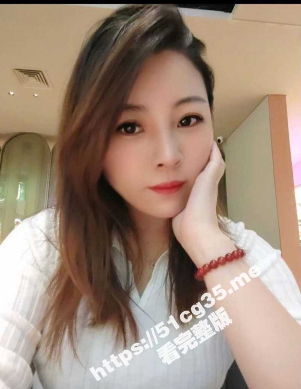 武汉已婚少妇 何雯婷 表面上是别人家的贤妻良母 私底下却下海卖逼赚外快养家 结果被客人拍下视频遭流出-51吃瓜网