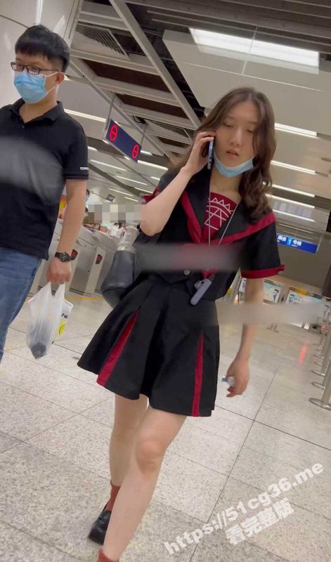 尾随偷拍裙底无内！街头商场抄底多位小姐姐 各种美鲍空穴来风 鲍鱼看不停-51吃瓜网