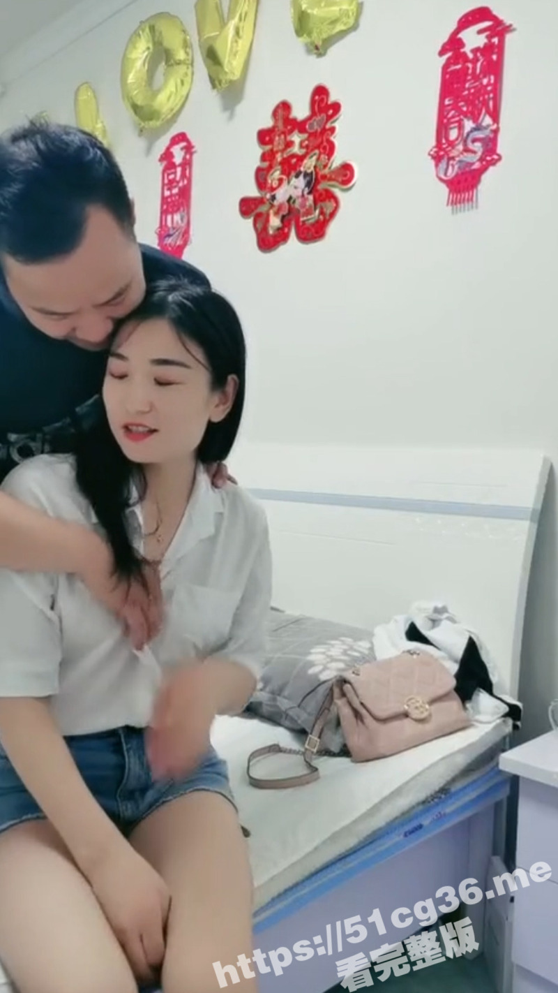 真实现场 新婚高颜值人妻少妇被大哥套路 从害羞到放荡 反差到极致 大哥的老婆在一旁进行录像 - 51吃瓜网-51吃瓜网