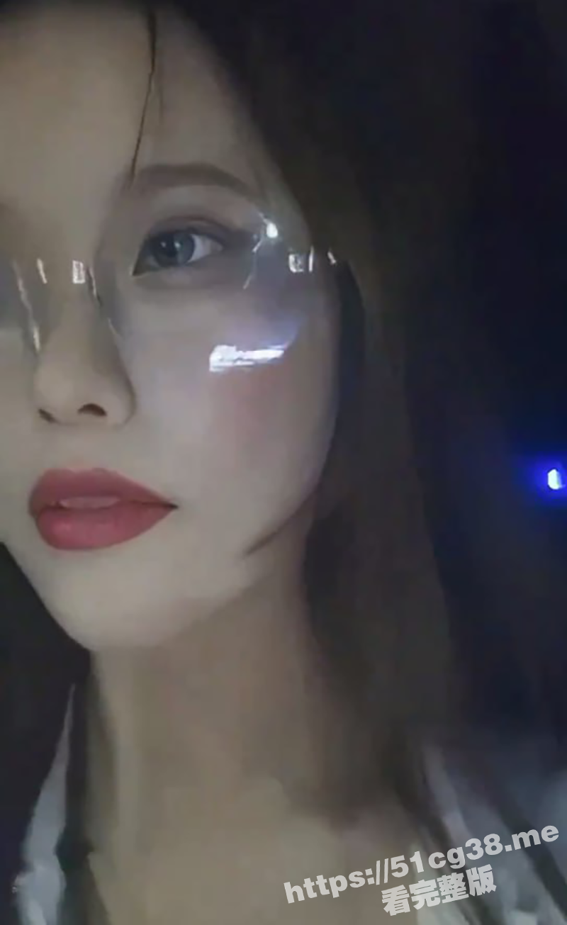 白嫩风骚眼镜嫩妹一上车就勾引滴滴司机 被司机带到无人的地方无套后入暴躁内射骚穴 - 51吃瓜网-51吃瓜网