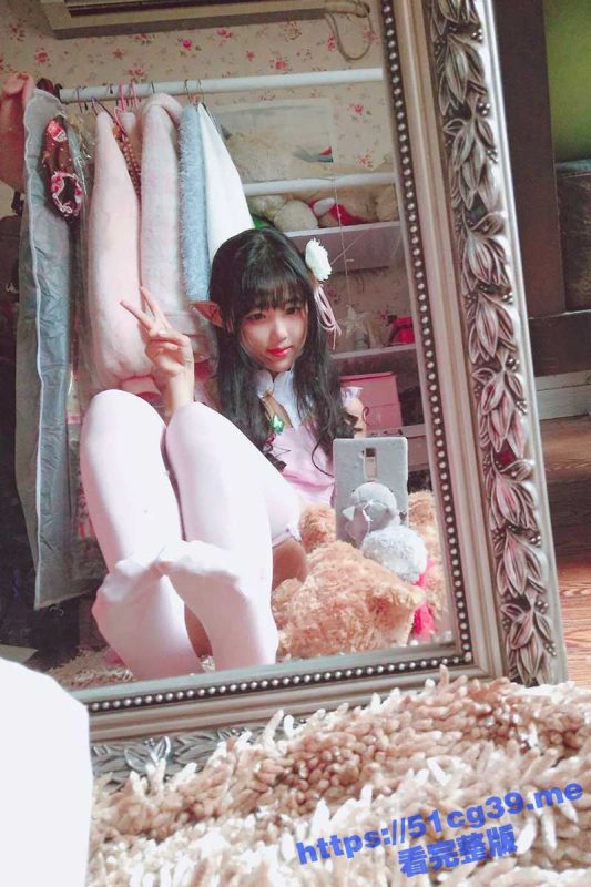 微博极品白嫩萝莉 啪喵少女 大哥定制无码露脸萌系女神JK装 和COS艾米利亚自拍流出-51吃瓜网