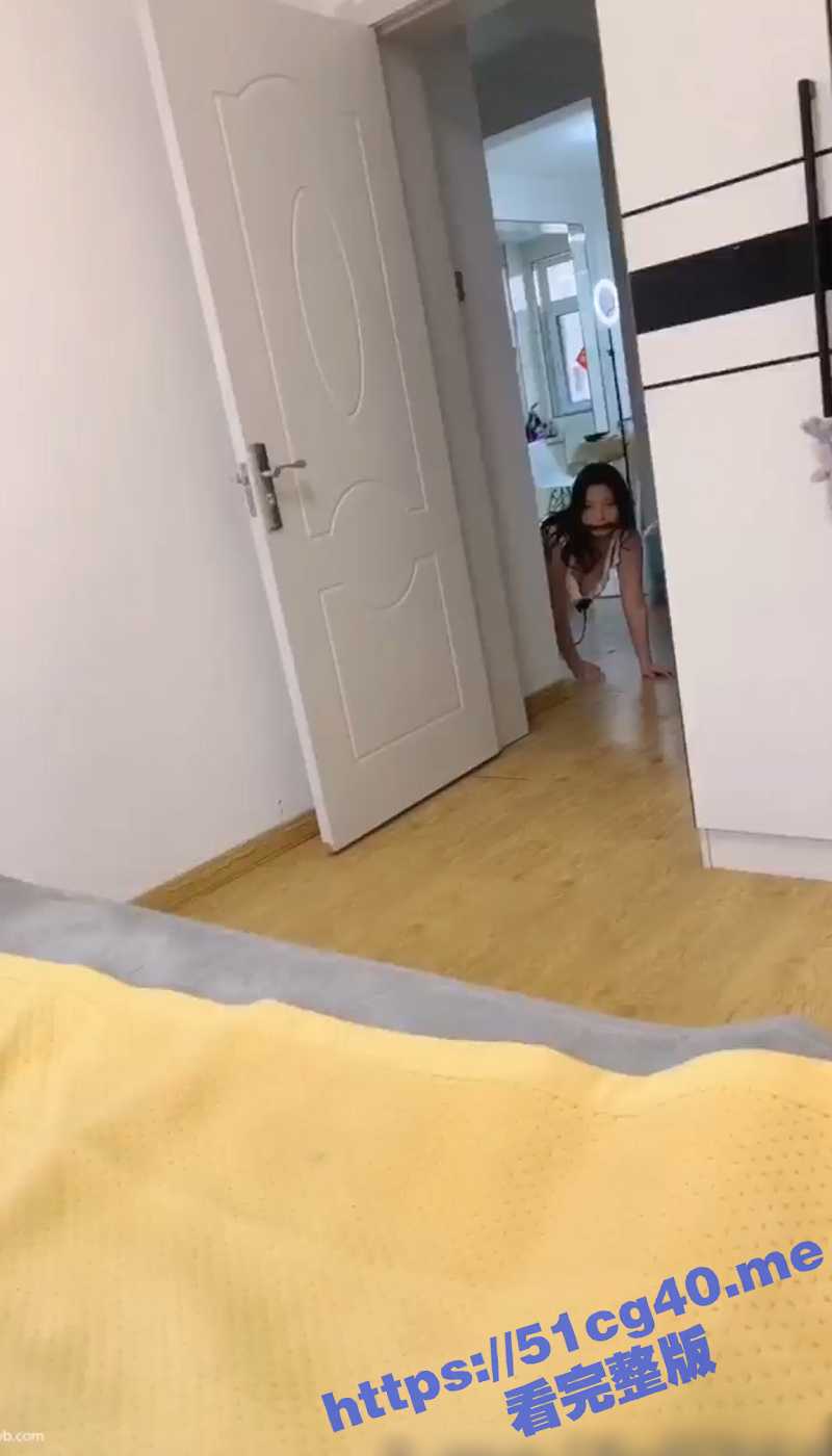 淫荡的清纯性奴母狗 辉夜姬 年纪轻轻就有如此丰满的酮体 主人抽打巨乳 主动舔脚超诱惑 - 51吃瓜网-51吃瓜网