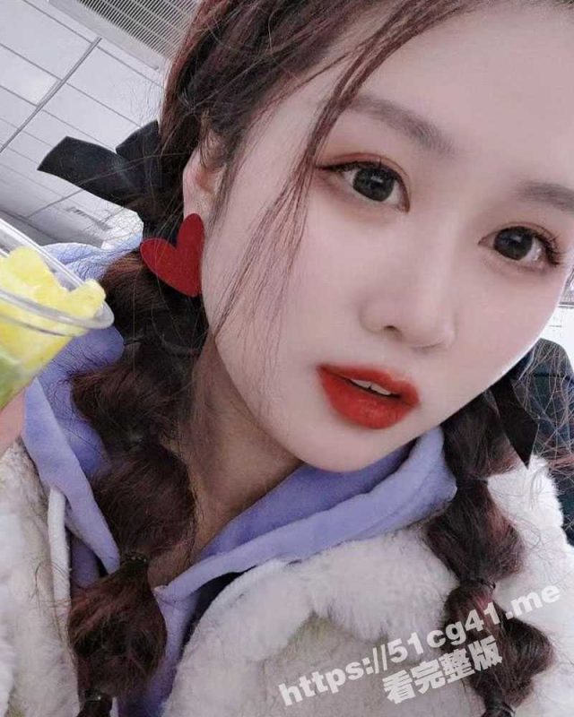 家有此妻 枸杞难医！广西骚货人妻母狗白玲玲家中与老公忘情口交舔足做爱 骚气冲天-51吃瓜网