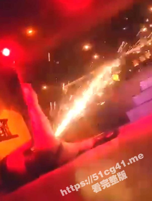 史上最牛的逼 你见过户外裸体 用逼放烟花庆祝新年的么 更猛的用逼喷火星子-51吃瓜网