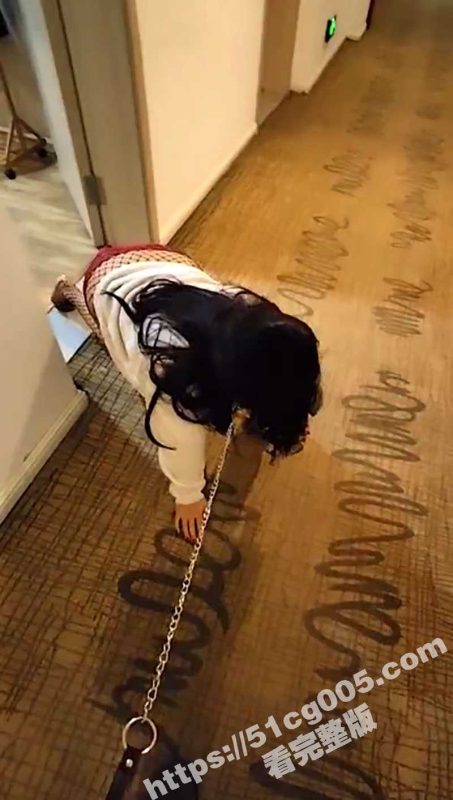 极品身材小母狗 背着男友和主人约炮 把小母狗牵到走廊遛一遛 酒店保安要是看监控得多刺激-51吃瓜网