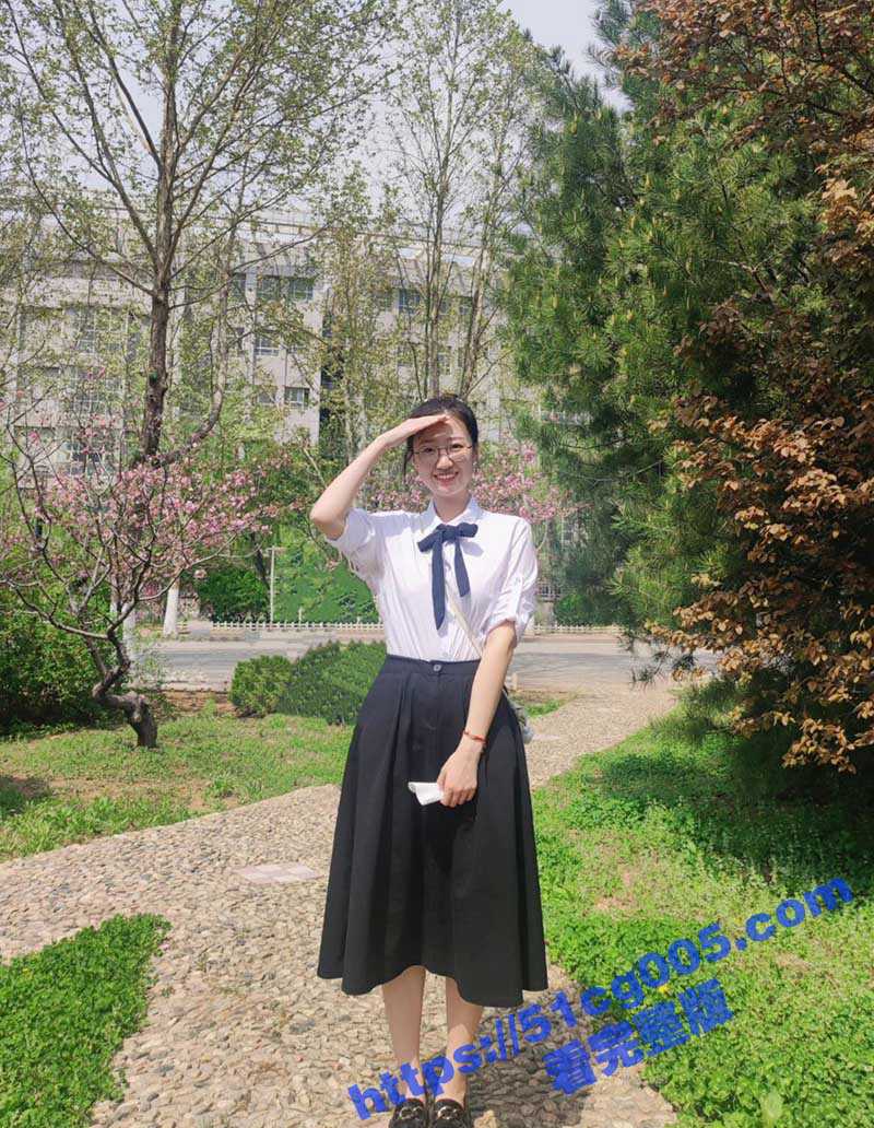 长屌哥在漂流瓶 认识的大三学妹 约出来请吃了个冰激凌 就成功带去开房啪啪这腿真是极品啊 - 51吃瓜网-51吃瓜网