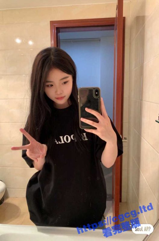 重庆大学城约炮四川美院母狗 小学妹超级敏感 被体育生站起来蹬 操了几下就高潮喷水！-51吃瓜网