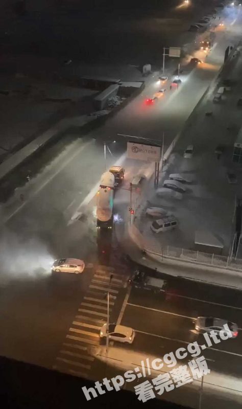 韩国天然气泄露 一条街瞬间爆炸起火 众多车辆和人员被烧 画面堪比科幻片 简直太恐怖了-51吃瓜网