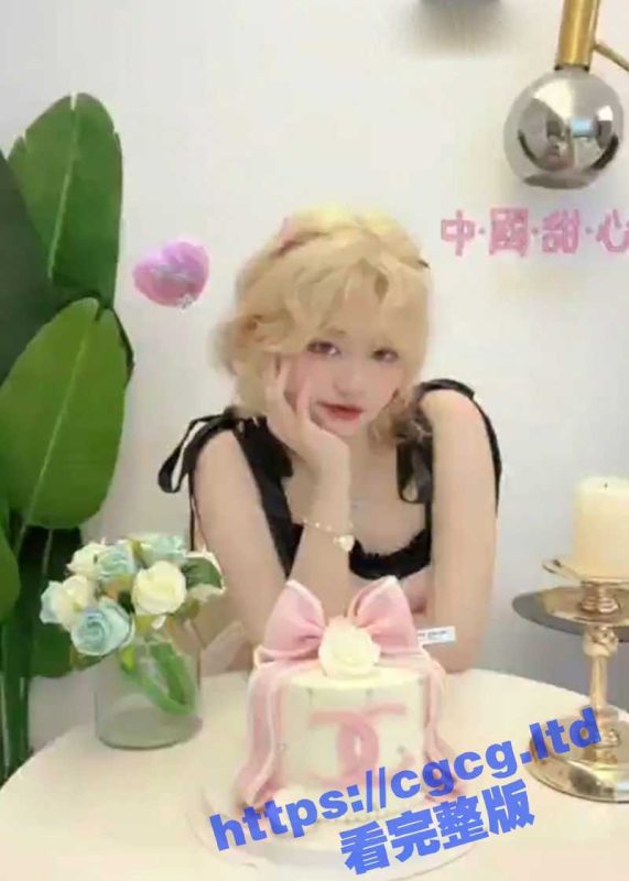 广东某职业学院 清纯卡哇伊的娇小学生妹 酒店露脸3P！场面淫乱无比！-51吃瓜网