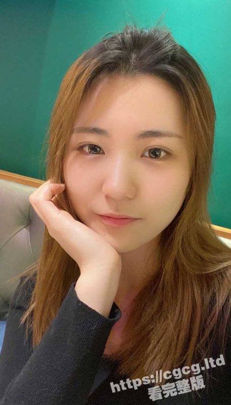 辽宁大奶艺术生董雨婷 在酒店给男友吃鸡 各种舔 上位自己动 怼脸第一视角-51吃瓜网