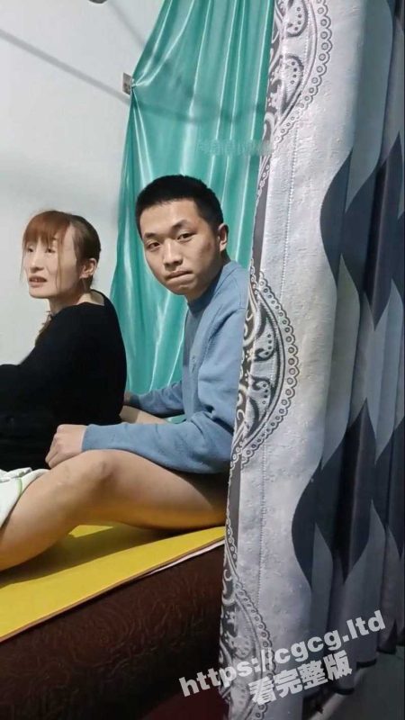 小伙按摩店嫖娼 骨感的小姨骚骚的淫穴 偷拍被发现死活不让我操了 只能硬着鸡巴操！-51吃瓜网