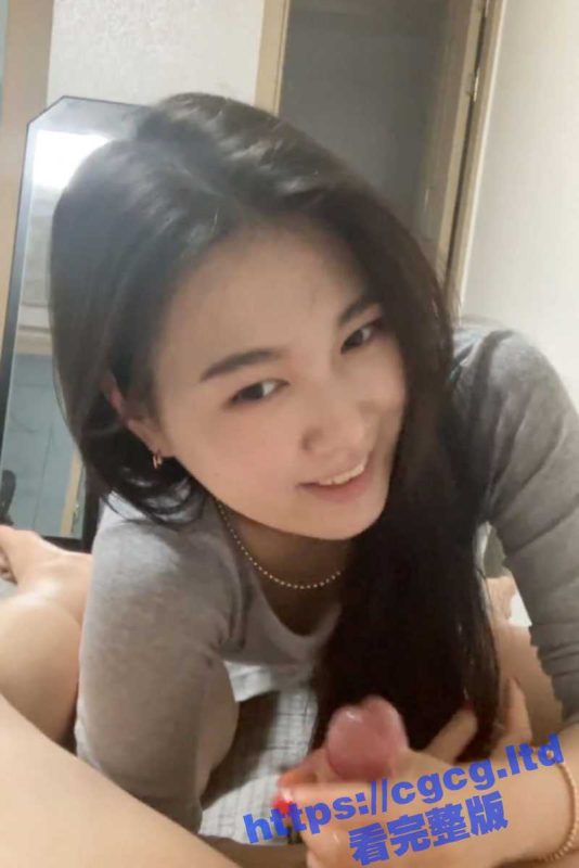 浙江高颜值女友 手口并用给男友打飞机！表情非常的骚！没想到被渣男将其泄密！-51吃瓜网