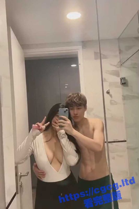 小奶狗酒吧勾搭熟女陪酒员 几杯小酒下肚直接带走 没想是个超级饥渴的已婚骚妇！-51吃瓜网