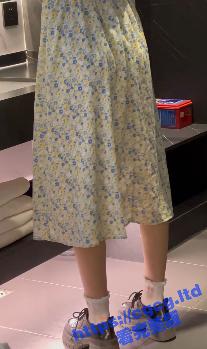 “哇 你的逼逼好粉喔” 专约嫩妹 江南第一深情 约操极品绿翠花裙在校大学生 各种姿势无套猛操内射嫩逼 - 51吃瓜网-51吃瓜网