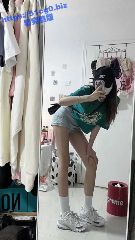 瓜友投稿 极品清纯学生妹背着男友偷偷找校外炮友打炮 被发现后男友一气之下曝光多部约炮视频-51吃瓜网