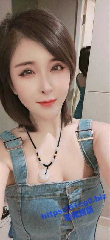 山东青岛某小学数学老师 徐薇 被炮友当狗遛 跪在地上翘起屁股被爆操 咱们的徐老师还真是会扭呢！-51吃瓜网