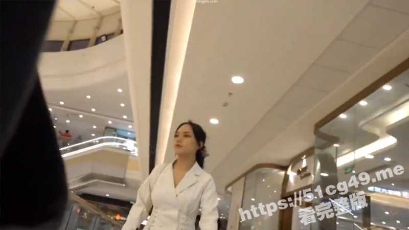 抄底偷拍大神 商场闲逛 偶遇极品美女 一路偷拍竟发现是真空上阵 太刺激！ - 51吃瓜网-51吃瓜网