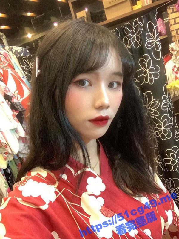 反差婊野外脱衣露出 在摄像头前掰开逼 屋子里训练母狗爬行 一边插逼一边舔-51吃瓜网