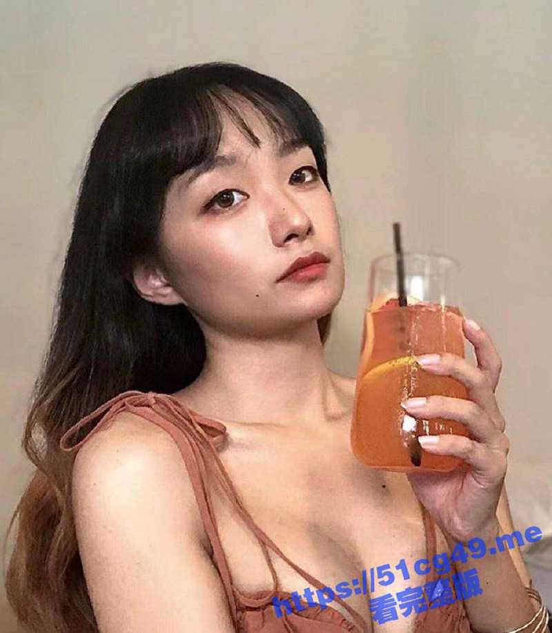 极品反差母狗 彭麒融 换男友如换衣服 整个脚都要插进逼里了 各种被玩弄！ - 51吃瓜网-51吃瓜网