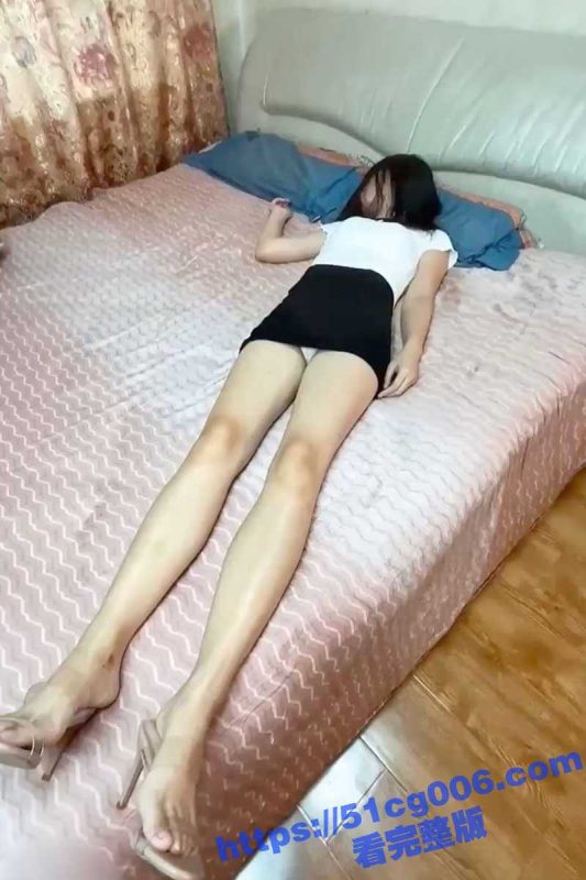 叔嫂乱伦！趁着哥哥出差 将大长腿白虎嫂子趁机灌醉！扶到床上直接开操！-51吃瓜网