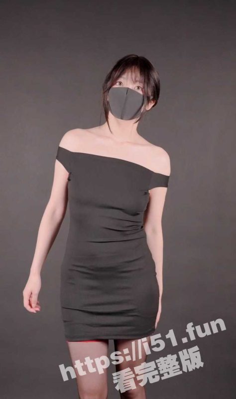 玩偶姐姐 最新私拍 性感齐逼小黑裙黑丝红色吊袜彰显女性魅力 精油涂抹酥胸油光蹭亮 手指扣穴高潮淫叫-51吃瓜网