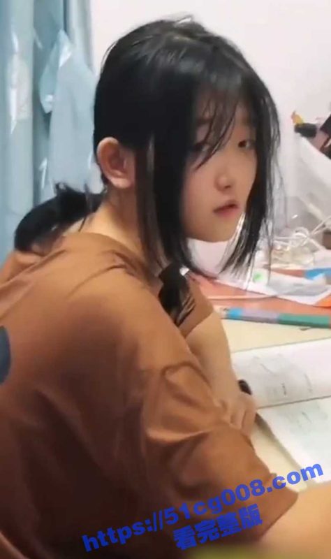 兄妹乱伦！极品大奶妹妹完成作业后找我要奖励 无奈只能用大肉棒狠狠地奖励她！-51吃瓜网