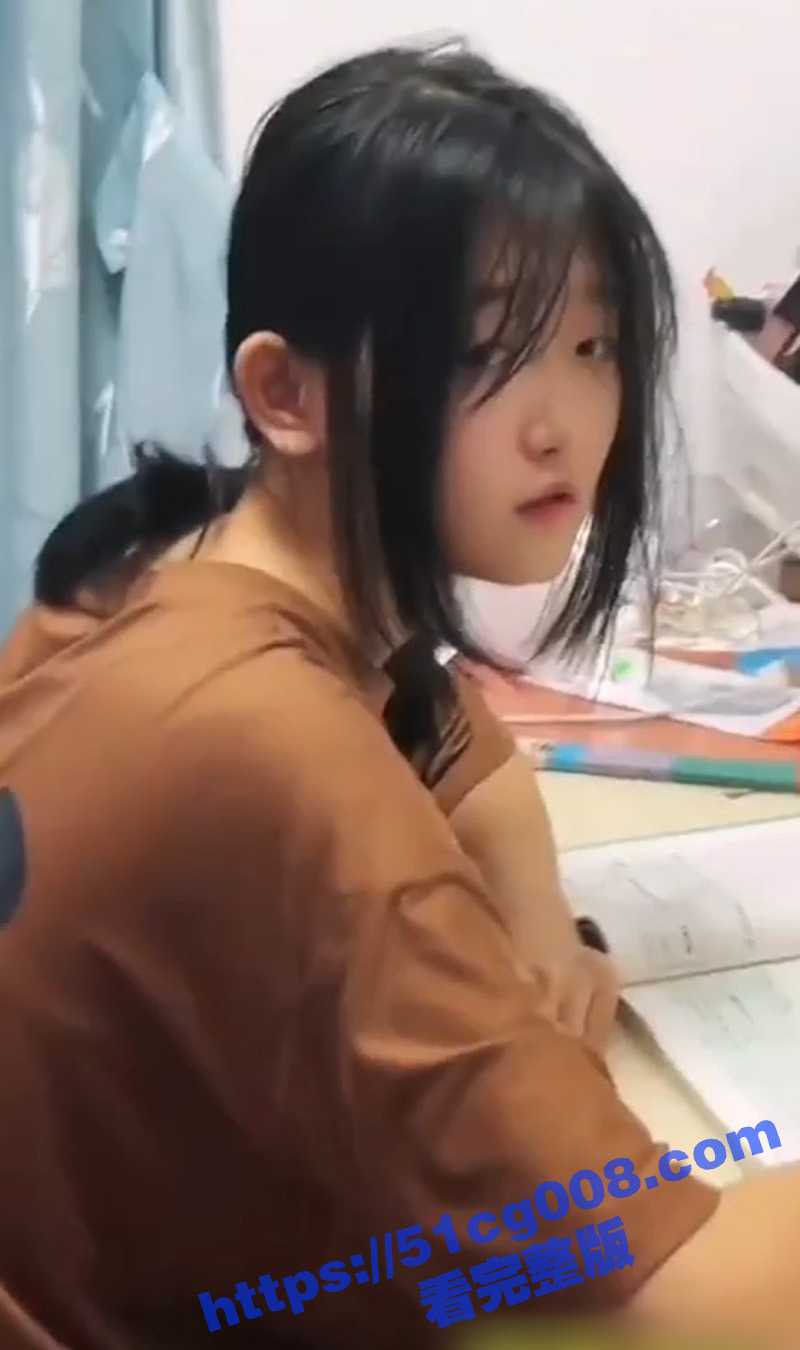 兄妹乱伦！极品大奶妹妹完成作业后找我要奖励 无奈只能用大肉棒狠狠地奖励她！ - 51吃瓜网-51吃瓜网