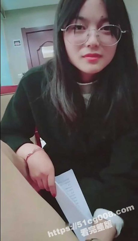 越反抗越兴奋！强上贵阳极品眼镜语文老师 开始喊不要不要 插进去之后秒变荡妇 全程对白超刺激！-51吃瓜网