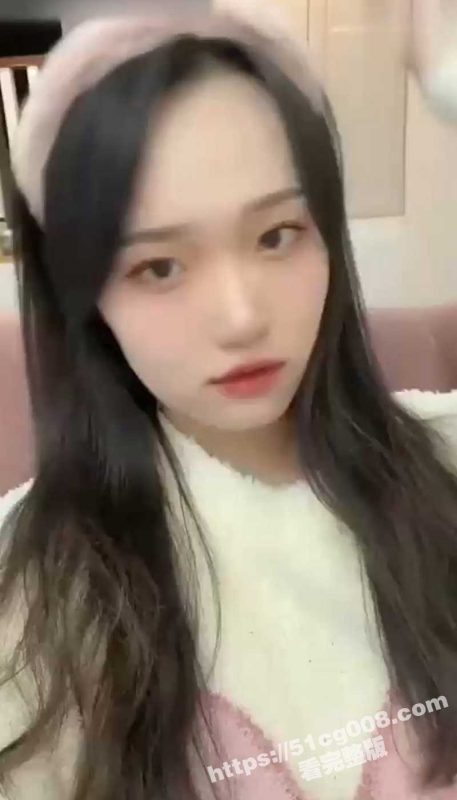 高颜值极品大学生被金主包养 找来朋友一起3P 身穿情趣套装 鸡鸡根本吃不完！-51吃瓜网