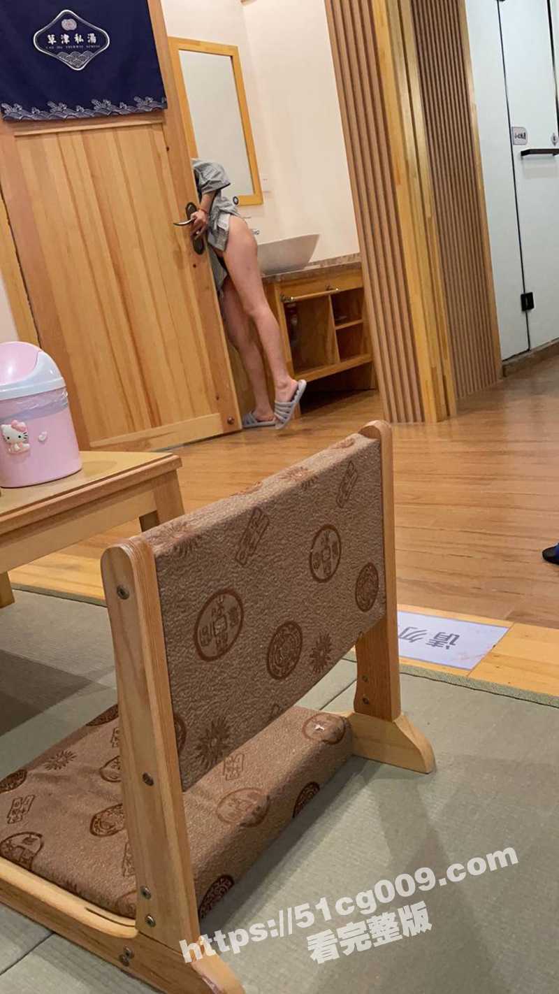 绿帽奴带老婆三人一起泡澡 小母狗被两个人干高潮了六七次 浪叫呻吟声太大了! - 51吃瓜网-51吃瓜网