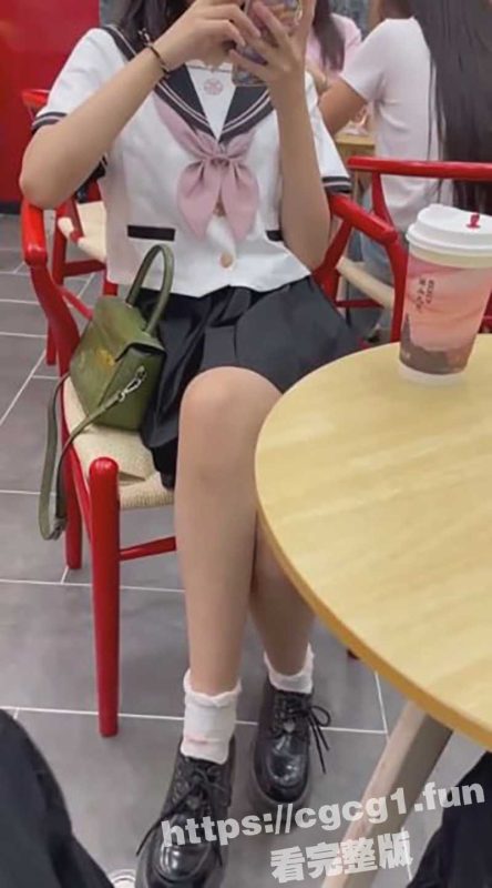 真实约炮 抖音JK学院风学生嫩妹  喝个奶茶就被直接带去酒店 无套内射-51吃瓜网