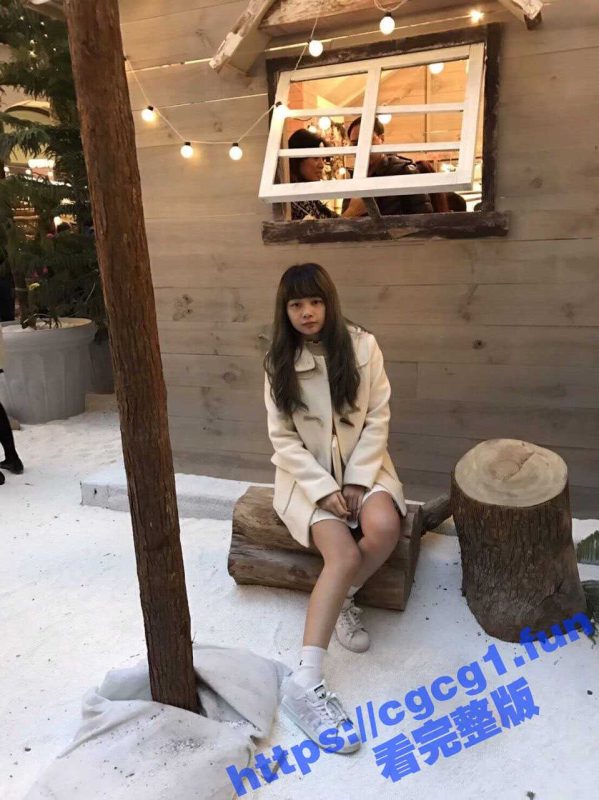 台北大四萌妹 颜值很高大眼撩人 跟前男友分手后遭报复 口交做爱视频被流出-51吃瓜网