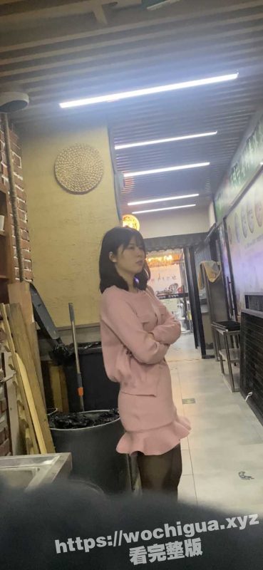 最新厕所偷拍 偶遇一个大屁股黑丝美少妇 这么高的颜值不拍你 岂不是很遗憾-51吃瓜网