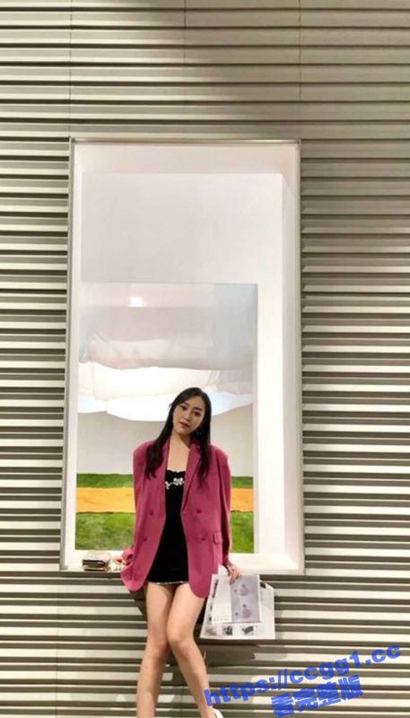 杭州某高校 高颜值大四学姐 张沁莉 被同城土豪拿下 露脸高清口交 对镜啪啪！-51吃瓜网