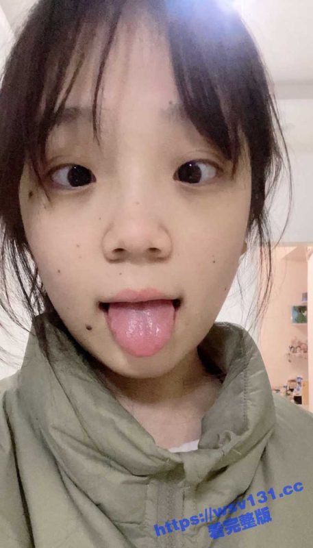 清纯逆天中学生 反差母狗 拍摄裸照自慰啪啪 穿上白丝JK 一字马摆好供干爹玩弄 被爆操！-51吃瓜网