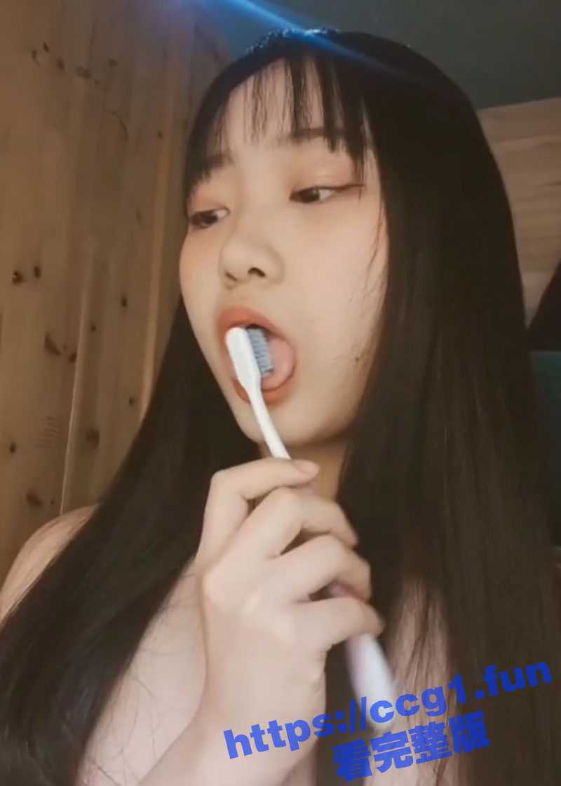 韩国牙刷妹 在线发骚 对牙刷情有独钟 全裸洗澡时只要把牙刷放到嘴里就会发情扣逼！ - 51吃瓜网-51吃瓜网
