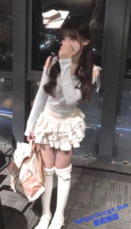 重庆极品情侣 超美女神 穿上黑丝JK 肛塞猫尾巴 追求刺激在楼梯间做爱自拍 楼梯间啪到床上一路不停！-51吃瓜网