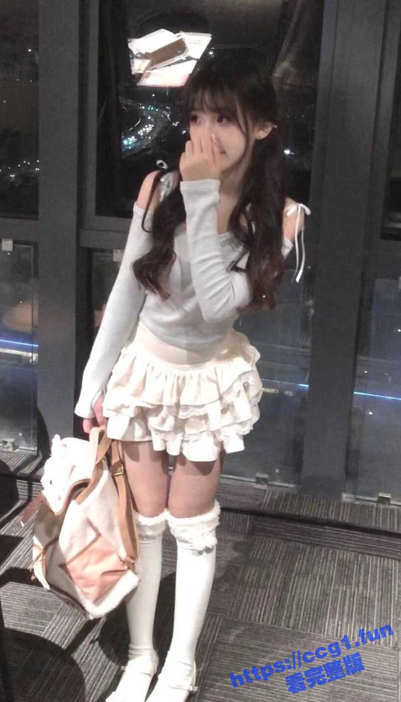 重庆极品情侣 超美女神 穿上黑丝JK 肛塞猫尾巴 追求刺激在楼梯间做爱自拍 楼梯间啪到床上一路不停！ - 51吃瓜网-51吃瓜网