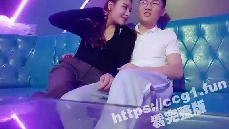 KTV偷拍卖淫服务 几百块就能玩到别人媳妇 长腿美女主动开车勾引 男客人把控不住还是操了-51吃瓜网