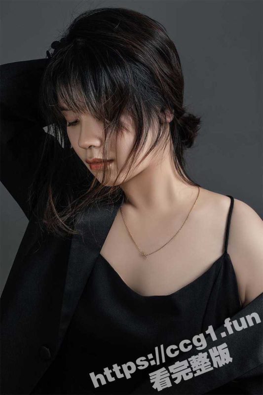前同事介绍认识的 贵州二婚母狗李颖 逆天长腿身材极品做爱成瘾 玩过的都说好！-51吃瓜网