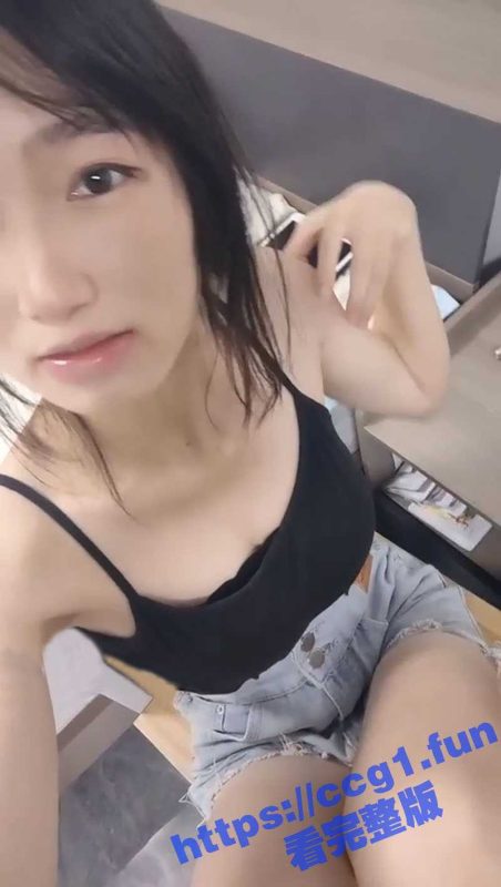 超级稚嫩的极品身材学生妹 大屁股猪猪下海新作 Q弹的大奶加粉嫩肉鲍 怼脸直播大秀狂射-51吃瓜网