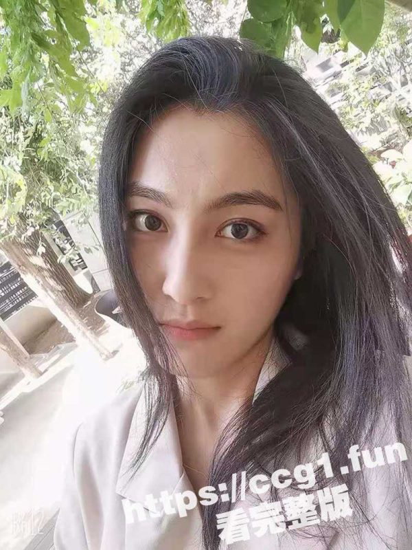 大神真实勾搭 云南大理人妻 刘嘉慧 趁她老公出差  偷偷潜入她家一边操她还担心她老公回家 太刺激了-51吃瓜网