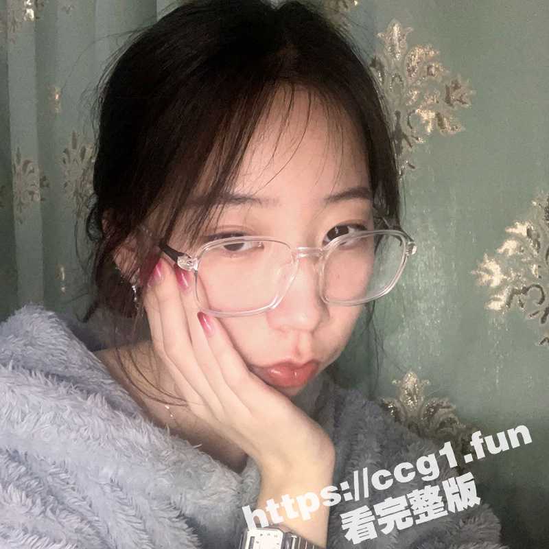 湖南师范大学 反差婊 张雅雯 清纯眼镜学生妹大量不雅自拍被报复流出 被前男友当狗操 淫态百出！-51吃瓜网