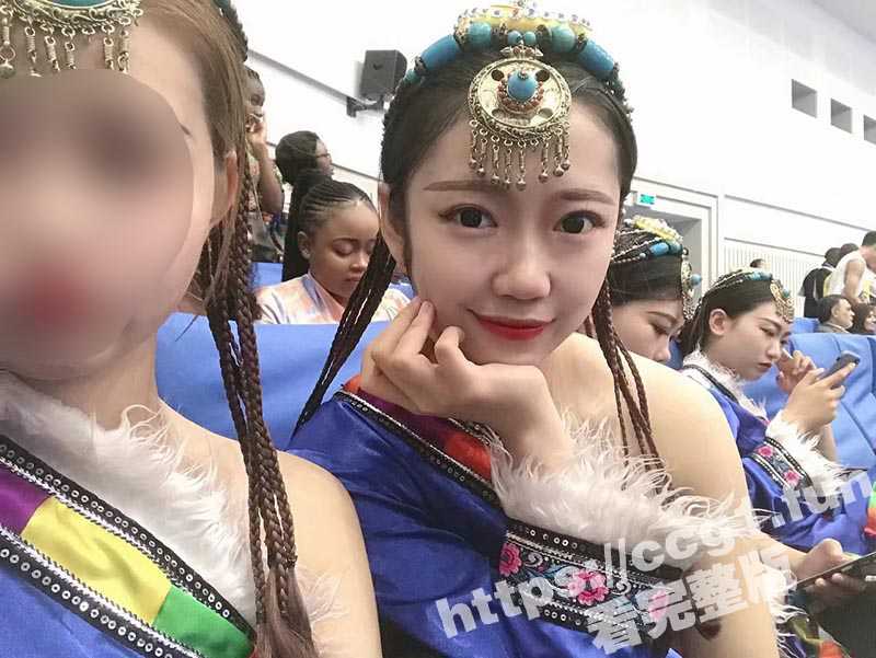 中南民族大学校花 李雅诗 极品身材舞蹈生 外表清纯女神实际是反差母狗 被富二代男友扯开丝袜后入！-51吃瓜网