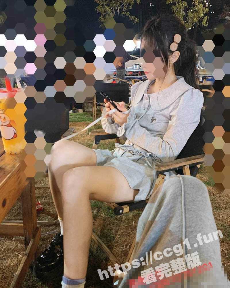 兄妹乱伦！妹妹被我破处生气 用一部手机哄好后再次对她下手 精致的粉嫩肉穴 完美的胴体简直太棒了 - 51吃瓜网-51吃瓜网