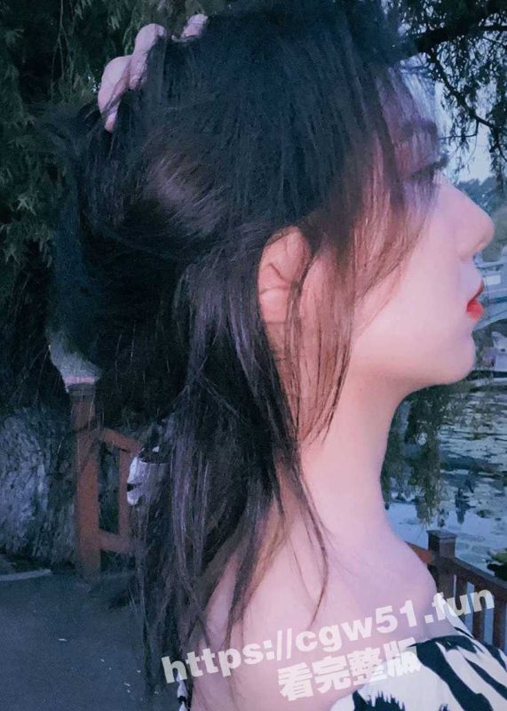 高冷女神献身金主给其无套玩弄！极品一线天嫩穴被操的时候反应极其强烈！-51吃瓜网