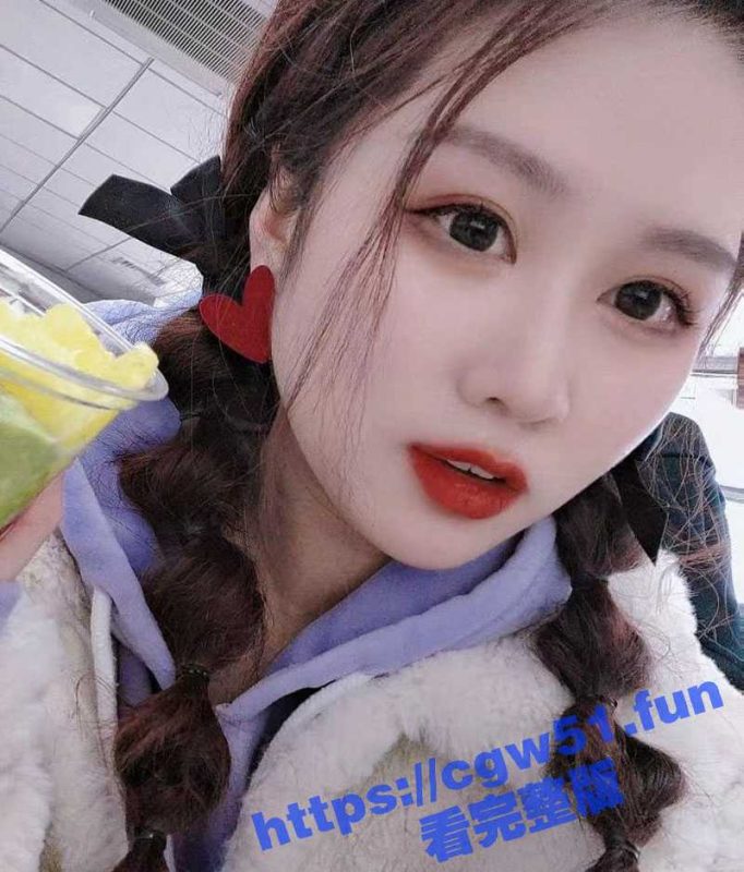 骚货人妻母狗白玲玲 极品颜值反差婊 玉足美腿非常娇嫩 被主人调教视频流出 疯狂舔脚足交-51吃瓜网