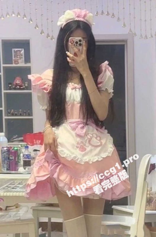 推特顶级约炮大神 一杆钢枪  专注开发清纯女大学生 穿着女仆装带到酒店和兄弟一起玩3P！-51吃瓜网